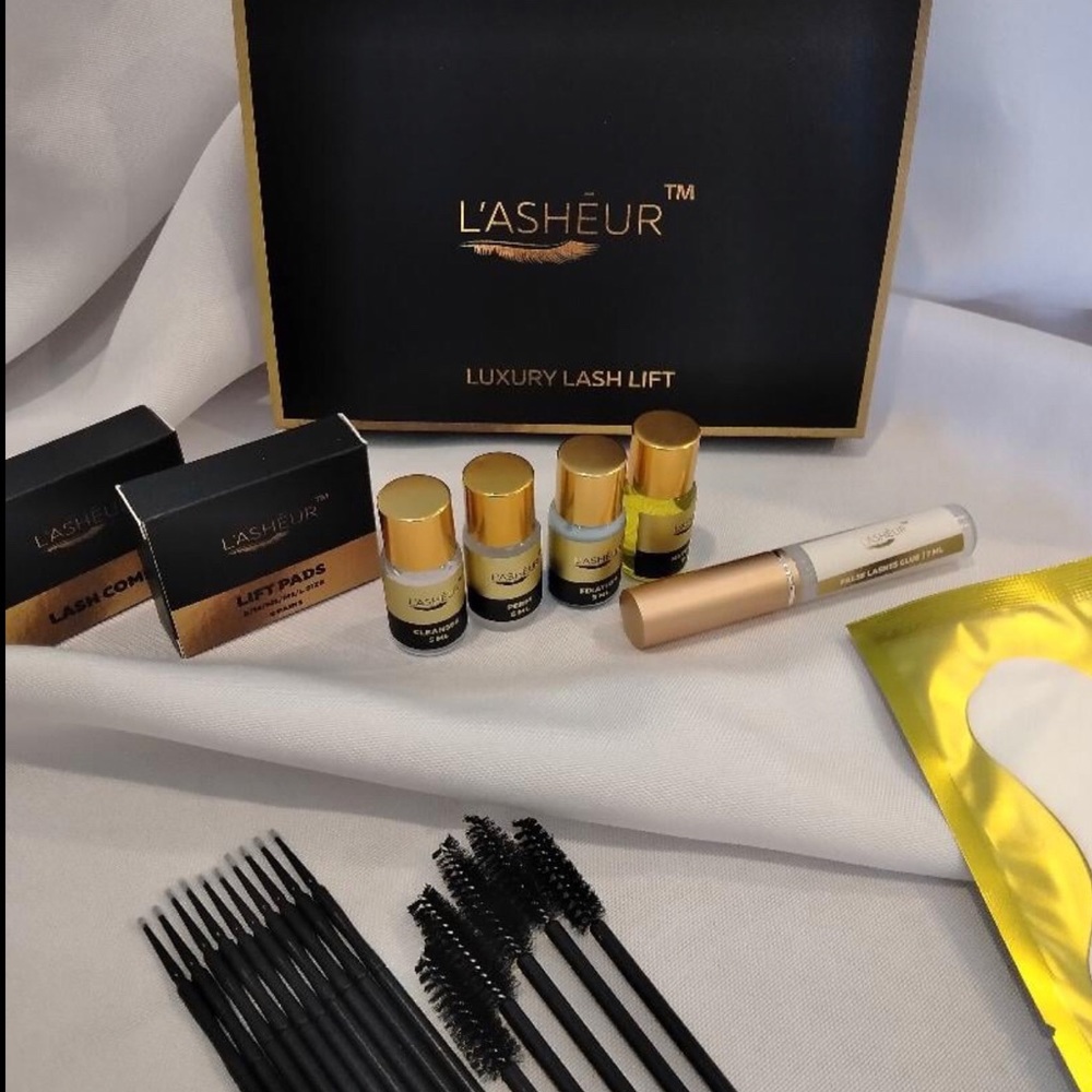 Transform your natural lashes with L’asheur’s Lash Lifting Kit.